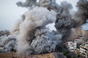 Không quân Israel oanh kich dữ dội Dải Gaza hồi tháng 11/2012.